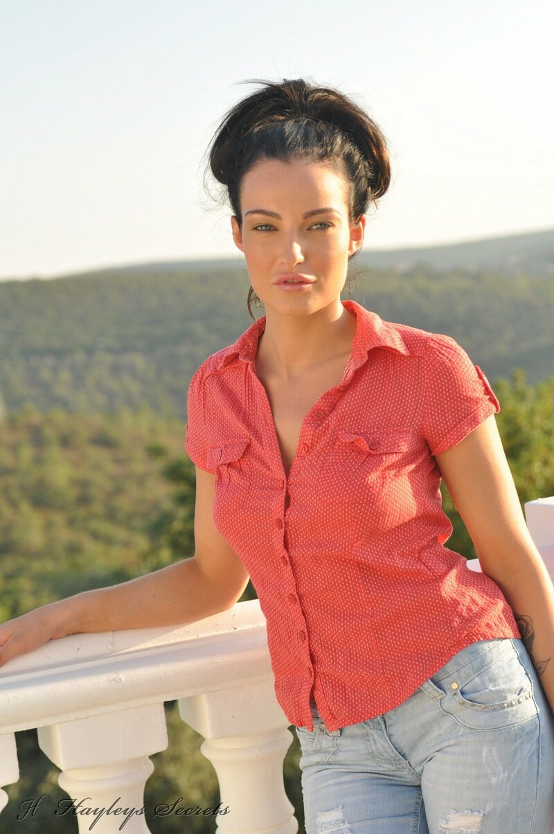 Мария, 18